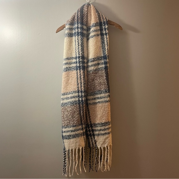 Free People Homecoming Plaid Blanket Scarf NWOT - Picture 5 of 10